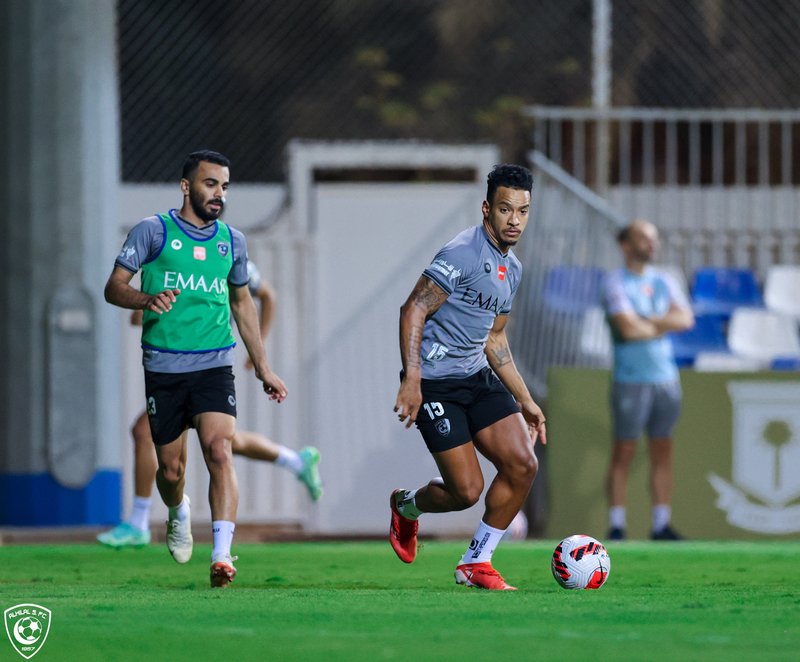 الهلال يعلن إعارة ” الطريس ” للفيحاء.. والمدرب يمنح ” الفرج” راحة