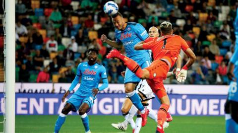 بداية نابولي المثالية تمنحه الصدارة الإيطالية بالعلامة الكاملة