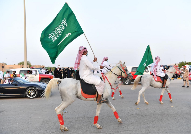 بالصور.. “ثقافية الحرس” تحتفل باليوم الوطني الـ 91 بمدينة الملك ع