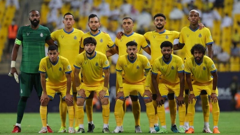 قبل أيام من مواجهة النصر .. تراكتور الإيراني يجمد نشاط الفريق الك