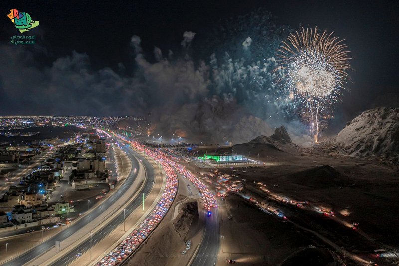 شاهد بالفيديو.. كيف وثّق المصورون احتفالات حائل باليوم الوطني؟