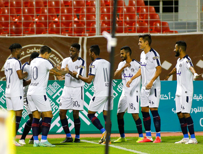 العدالة ينفرد بصدارة “دوري يلو” .. والشعلة يتغلب على نجران في عقر