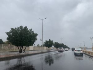 سحب رعدية ممطرة ورياح نشطة على جازان