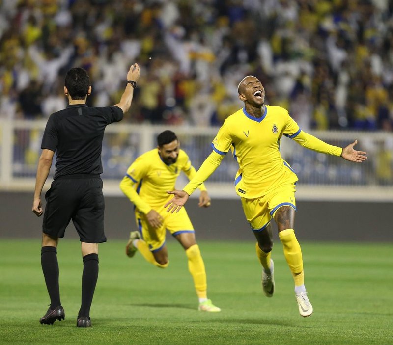 أبها أكمل المباراة بـ 9 لاعبين.. النصر يضرب بالثلاثة ويقفز للمركز