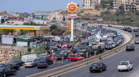 سيدات لبنان يلجأن إلى الدراجات النارية لحل أزمة النقل