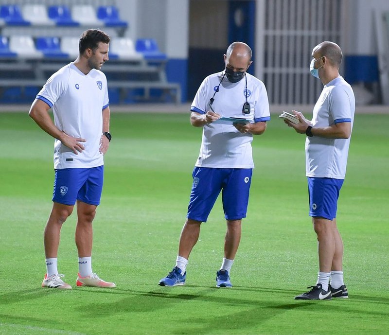 الهلال والنصر بقيادة ” قوميز ” و” حمدالله ” .. تعرف على بقية القا