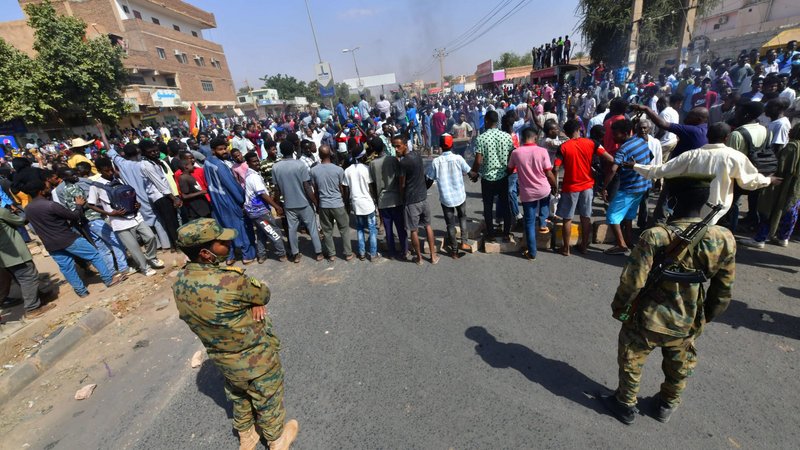 بينهم أمريكا والإمارات.. سفراء السودان لدى 12 دولة يرفضون الانقلا