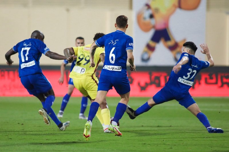 “الحزم” يعرقل “الهلال”.. و”قوميز” يرفض إنقاذ فريقه!