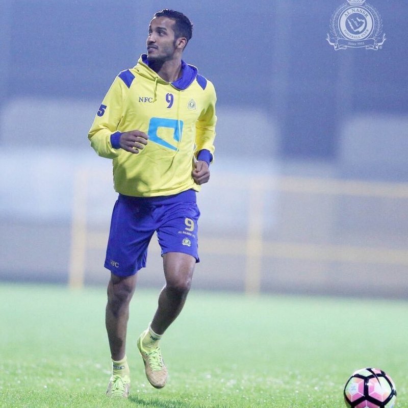 نادمٌ على اللعب لـ”النصر”.. ومفاوض الهلال