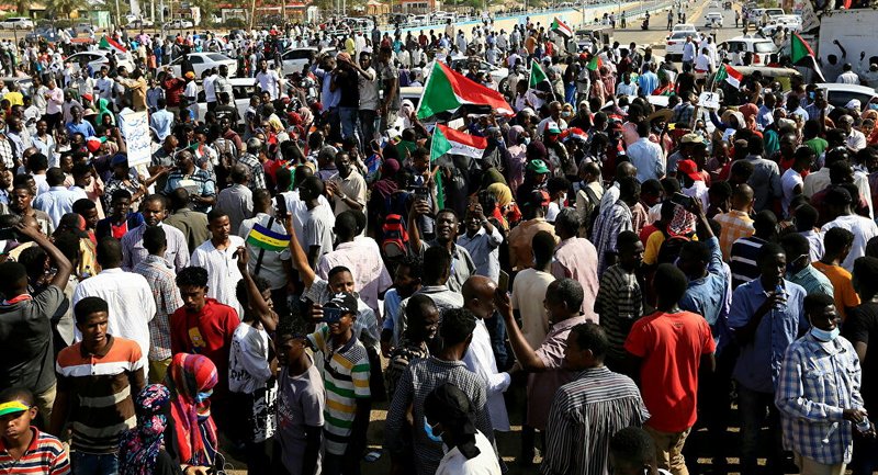 عصيان ومظاهرات.. الجيش السوداني يواجه معارضة متزايدة للانقلاب