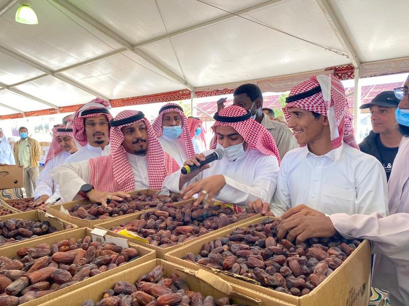 شاهد.. توافد كبير على مزاد العلا للتمور وفرص لتسويق إنتاج المزارع