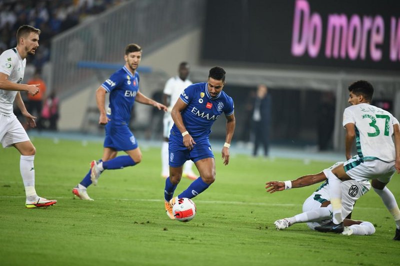 “المعيوف” و”الربيعي” ينقذان “الهلال” و”الأهلي” من الهزيمة