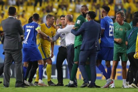 بالفيديو… مشادة بين أعضاء فريقي الهلال والنصر بعد المباراة