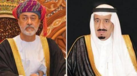 الملك سلمان يؤكد وقوف السعودية بجانب عُمان إزاء إعصار «شاهين»