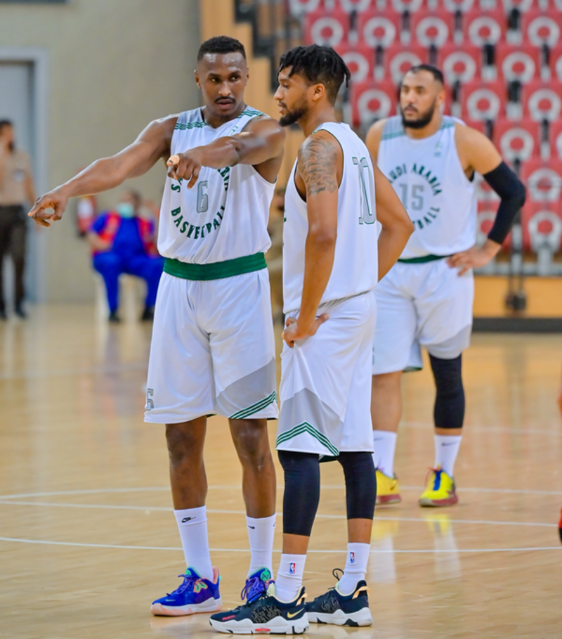 المنتخب السعودي لكرة السلة يفتتح مشوار تصفيات كأس العالم أمام الأ