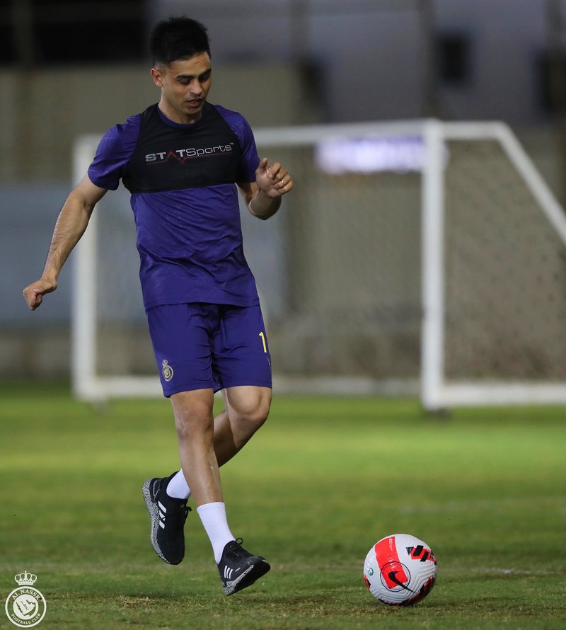 “بيتي” يعود و”الثلاثي” يشارك في التدريب.. النصر جاهز لموقعة الشبا