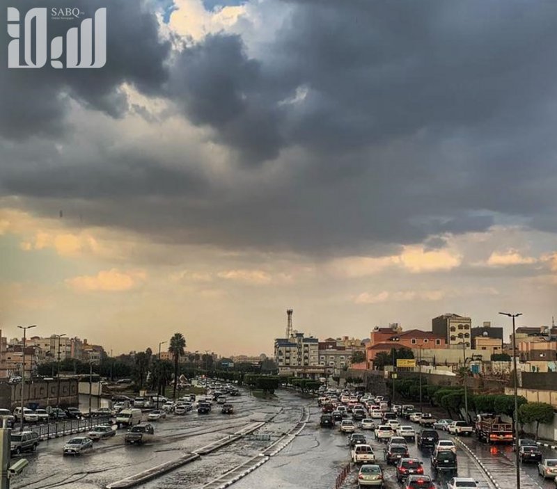 بالصور.. الغيوم الرعدية والأمطار تُجسد شتاء الطائف