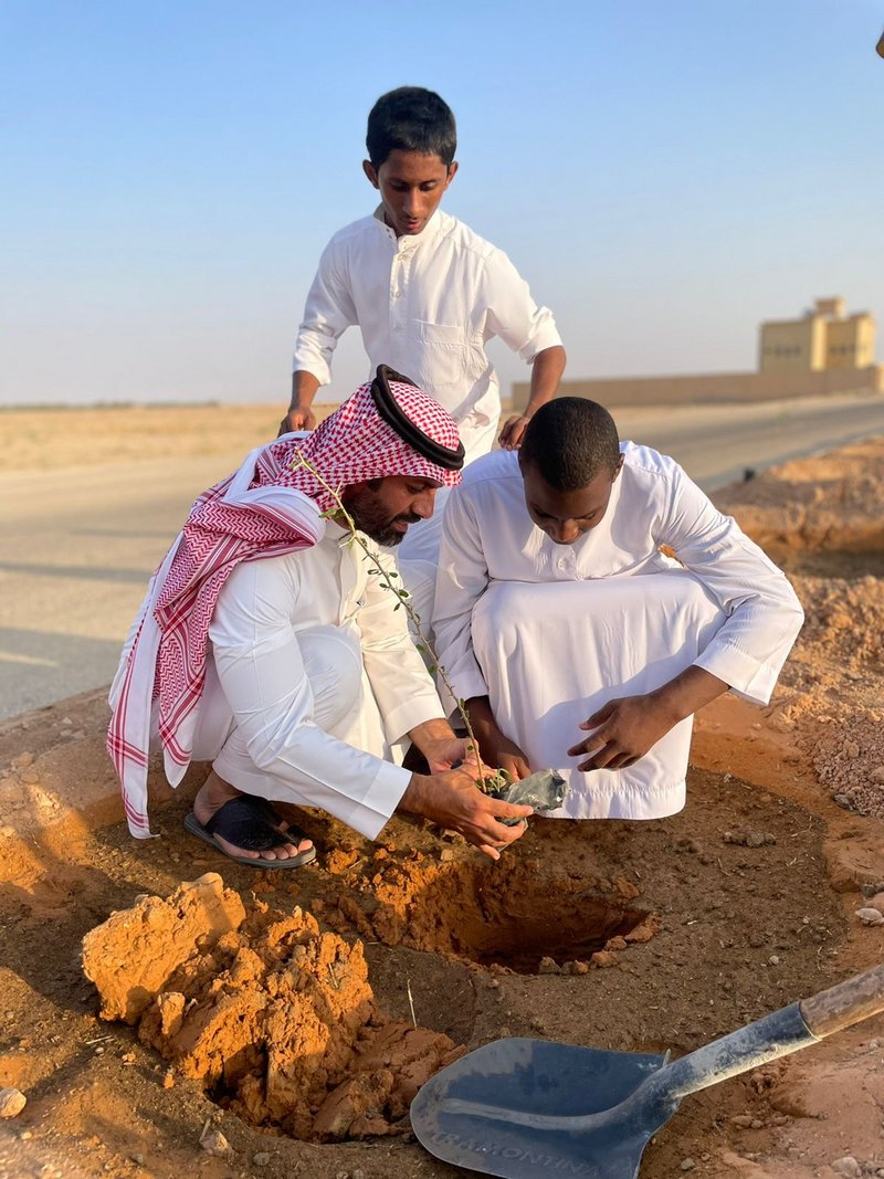 بلدية “قصب شقراء” تنفذ مبادرة “السعودية الخضراء”