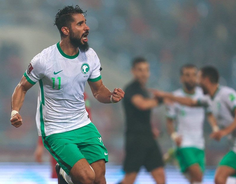 لاعب المنتخب السعودي صالح الشهري رجل مباراة الأخضر وفيتن