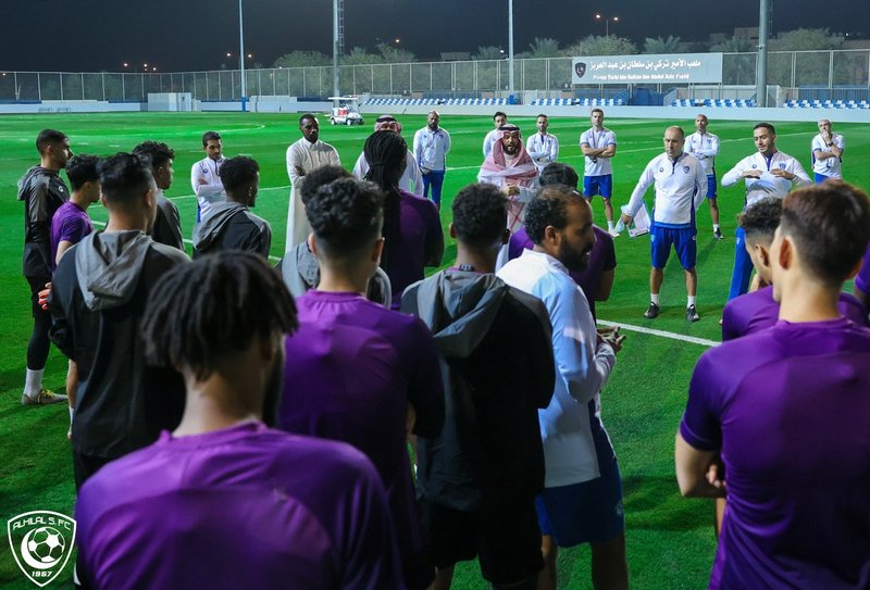 الهلال يواصل الاستعداد لـ”بوهانغ الكوري”.. والرئيس يجتمع باللاعبي