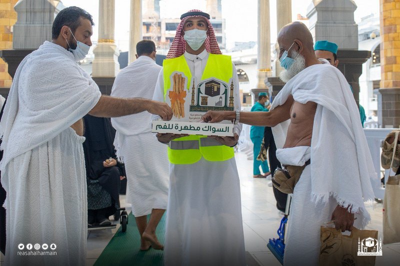 احترافية لخدمة ضيوف الرحمن.. منسوبو الحرمين يشاركون في أعمال “تطو