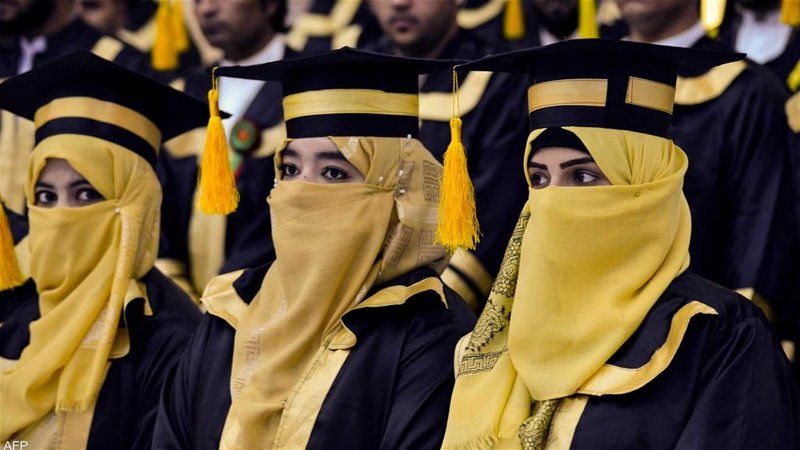 الطالبات ضمن حضور أول حفل تخرج جامعي في عهد طالبان