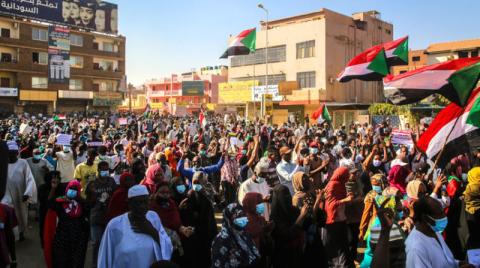 «مواكب غضب» في شوارع السودان… وقتلى وجرحى برصاص الشرطة