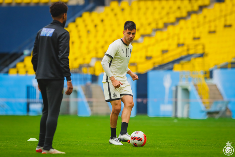 الهلال ينهي تحضيراته لـ”ديربي الرياض”.. ومدرب النصر يجتمع باللاعب