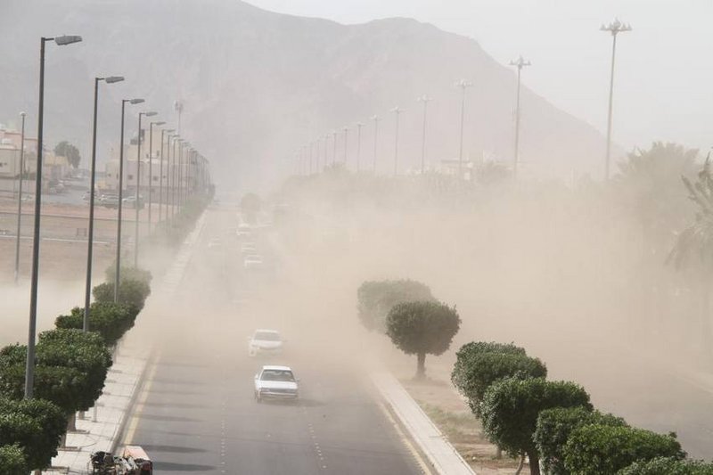 رياح مثيرة للأتربة والغبار على مكة والمدينة.. وغيوم شم