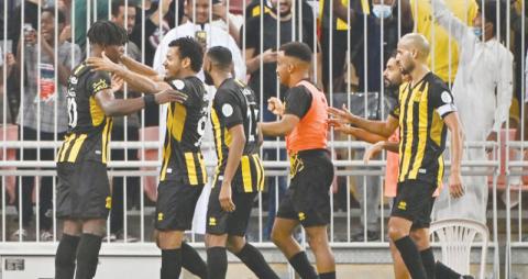 خبراء: الاتحاد والشباب مرشحان للفوز بالدوري السعودي