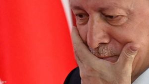 بعد الانهيار التاريخي لليرة التركية.. “أردوغان” يقيل وزير المالية