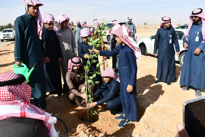 بزراعة 2800 شجرة .. “بلدية تربة حائل” تطلق حملة “مستمرون لنجعلها