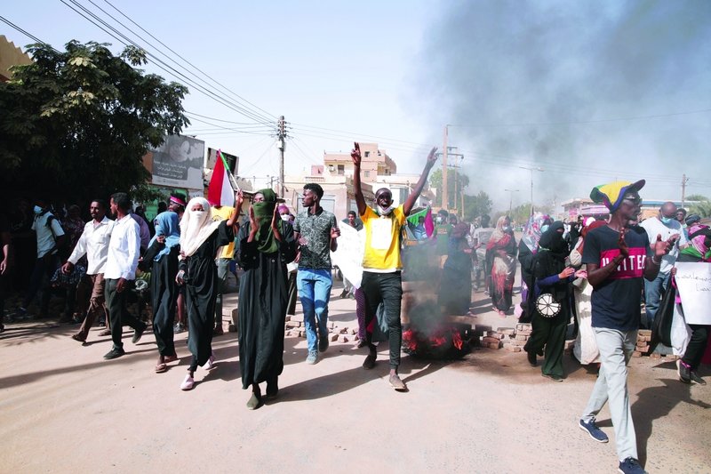 السودان يستبق التظاهرات بقطع الإنترنت وسط انتشار أمني كثيف