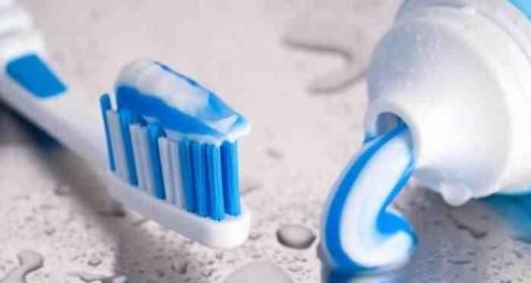 دراسة: مادة بمعجون الأسنان تسبب التهابا معويا خطيرا