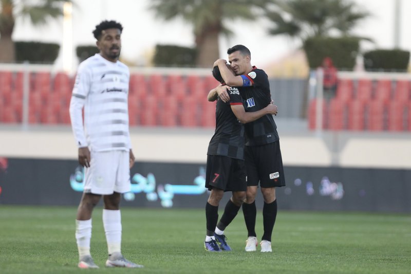 بعد أن كان متأخرًا.. “حمزي” يقود “ضمك” للتغلب على “الطائي”