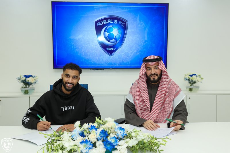 لم يكمل 24 ساعة عن إعلان صفقة “العويس” .. الهلال يقتنص لاعب النصر