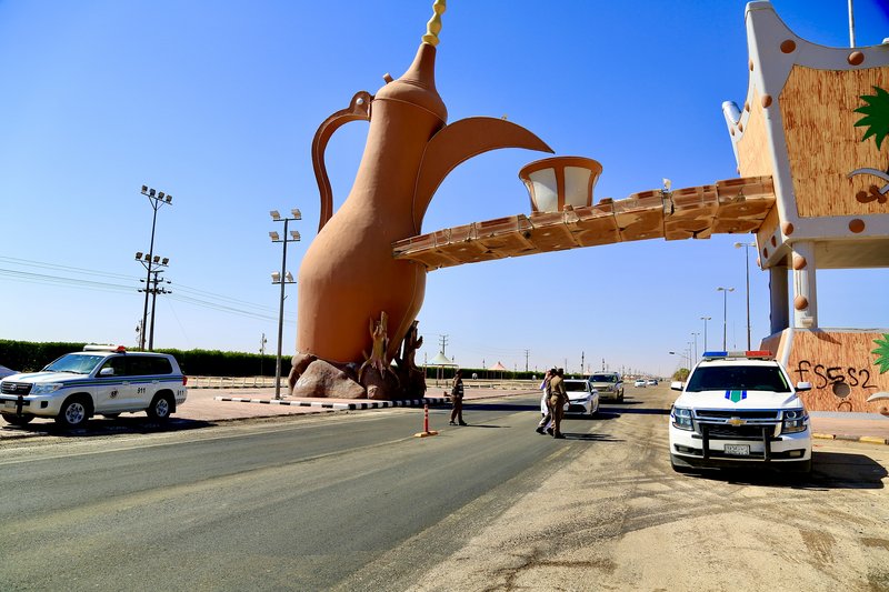 رالي داكار يمر من هنا.. شاهد لمحات من جهود رجال الأمن بوادي الدوا