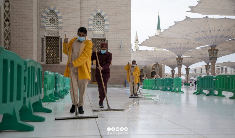 “شؤون المسجد النبوي” تكثف جهودها لمواجهة الحالة المطرية