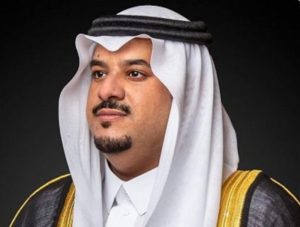 نائب أمير الرياض يؤدي صلاة الميت على “فيصل بن سعود بن هذلول”