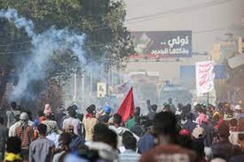 السودان .. مقتل متظاهر برصاصة في الصدر