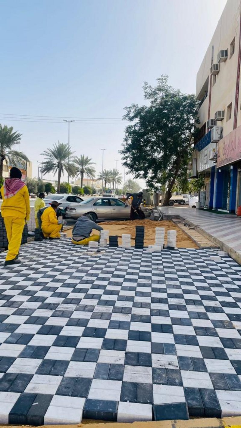 “بلدية بقعاء” تُكثّف أعمال تأهيل الشوارع والميادين للارتقاء بجودة