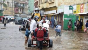 مدغشقر.. مصرع 6 أشخاص ونزوح عشرات الآلاف من جراء إعصار “باتسيراي”