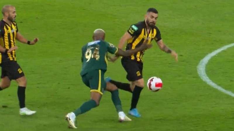 هل تعطَّلت تقنية VAR في لقاء النصر والاتحاد؟.. إدارة الإعلام والا