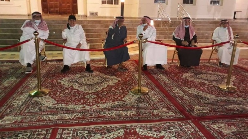 آل السفياني يستقبلون المعزين في فقيدهم – أخبار السعودية