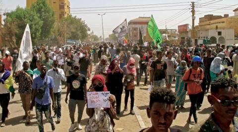 صراع الدولار ينفجر في السودان بين الحكومة والمضاربين