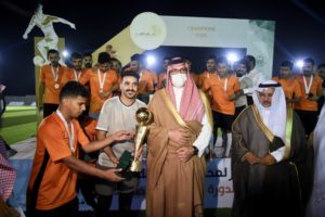 سعود بن خالد يتوج منتخب محافظة وادي الفرع بكأس التميّز – أخبار السعودية