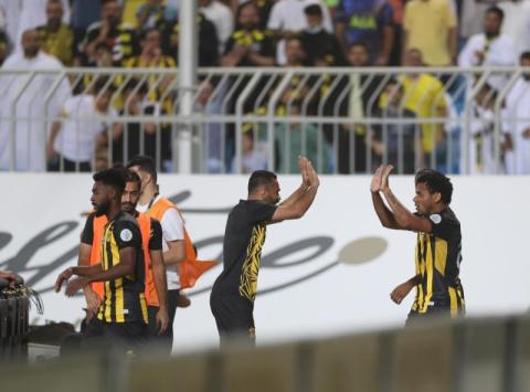 الاتحاد يتجاوز الشباب بثنائية… ويقترب من لقب الدوري السعودي