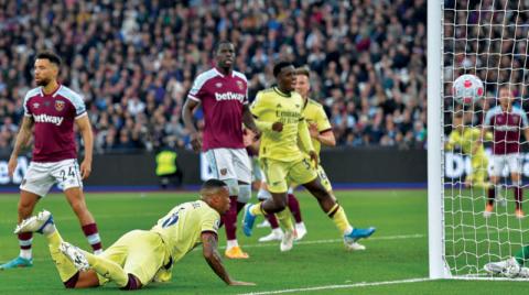 آرسنال يعزز حظوظه بمقعد في دوري الأبطال وتوتنهام يطارده