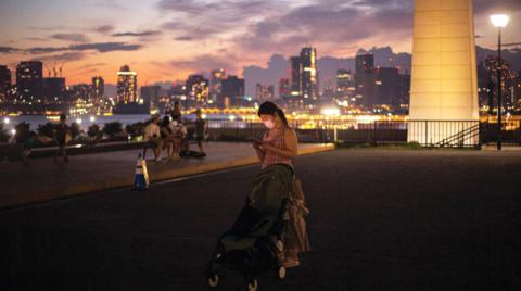 «كورونا» تغير قواعد العمل اليابانية الراسخة