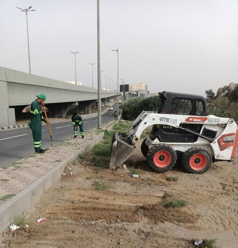 «عسير»: ترحيل 385 طنا من مخلفات الأمطار في أبها – أخبار السعودية